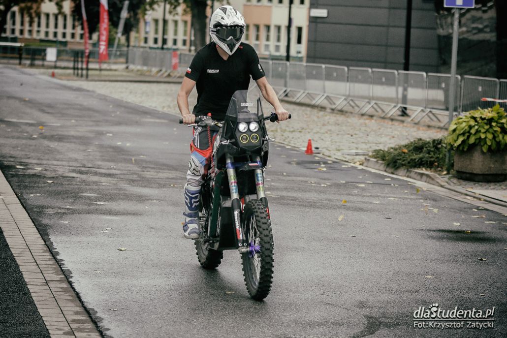 Zobacz zdjęcia z pierwszego dnia zawodów motocykli elektrycznych na PWr!