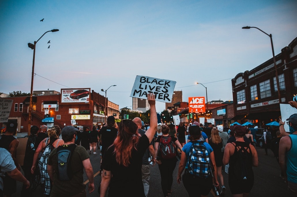 Zdjęcie z protestu Black Lives Matter 2020