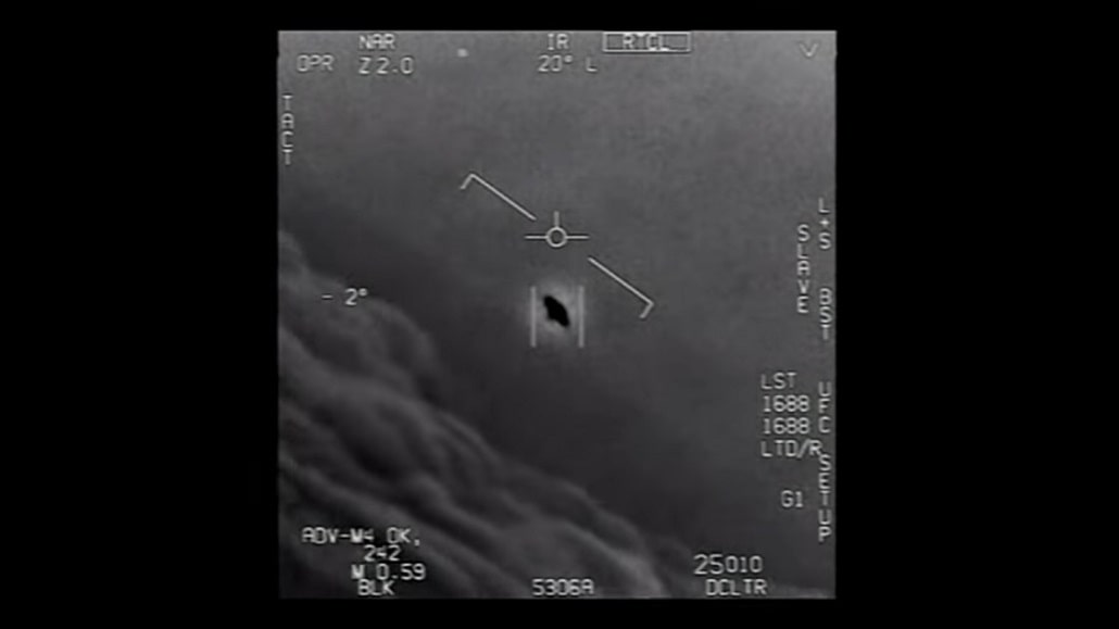 Kadr z oficjalnych materiałów Pentagonu przedstawiający UFO
