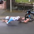 Koszmarny upadek kolarza podczas wycigu. Zobaczcie nagranie [WIDEO] - Tour de Moselle, prg zwalniajcy,wypadek, kolarstwo