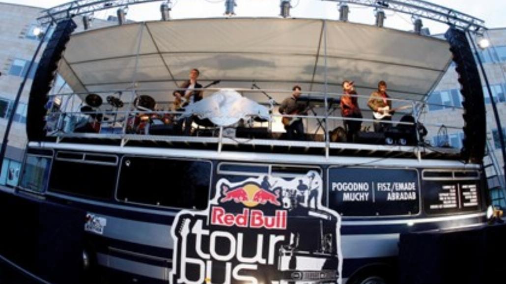 Koncerty z dachu autobusu! Red Bull Tourbus