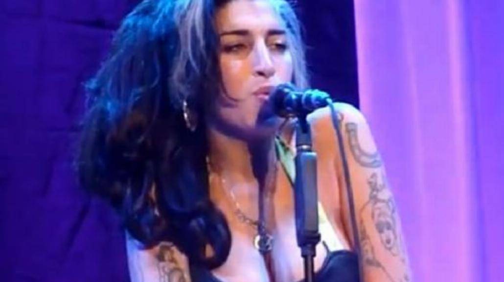 Amy Winehouse w wieku 14 lat. Śpiewała dla przyjaciółki [WIDEO]