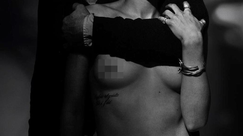 Rooney Mara topless na plakacie