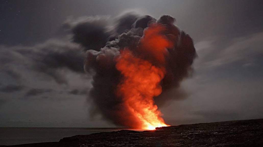 Wybuch wulkanu na pÃłłwyspie Islandii. Ogłoszono stan wyjątkowy [WIDEO]