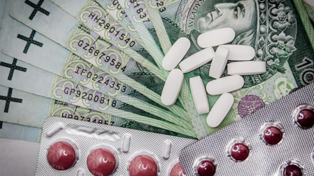Polacy wydają coraz więcej na leki bez recepty. Ich średnia cena rośnie