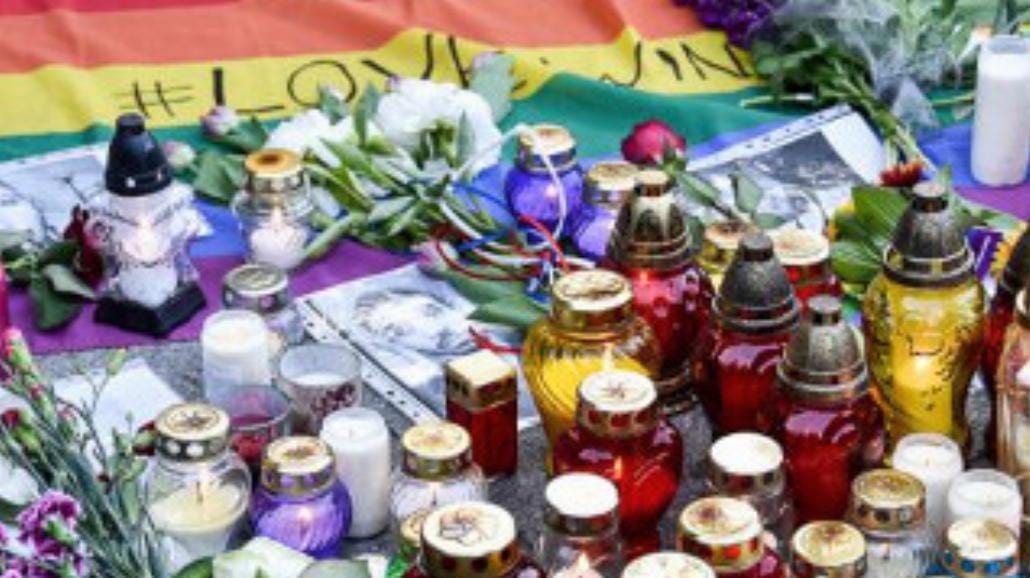 Warszawa oddaje hołd ofiarom z Orlando [ZDJĘCIA]