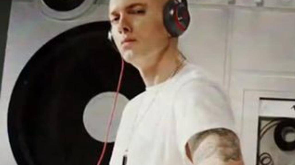 Zobacz "Berzerk" - hitowy teledysk Eminema!