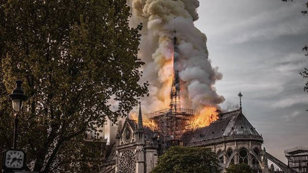 Paryska katedra Notre Dame w ogniu [FOTO]