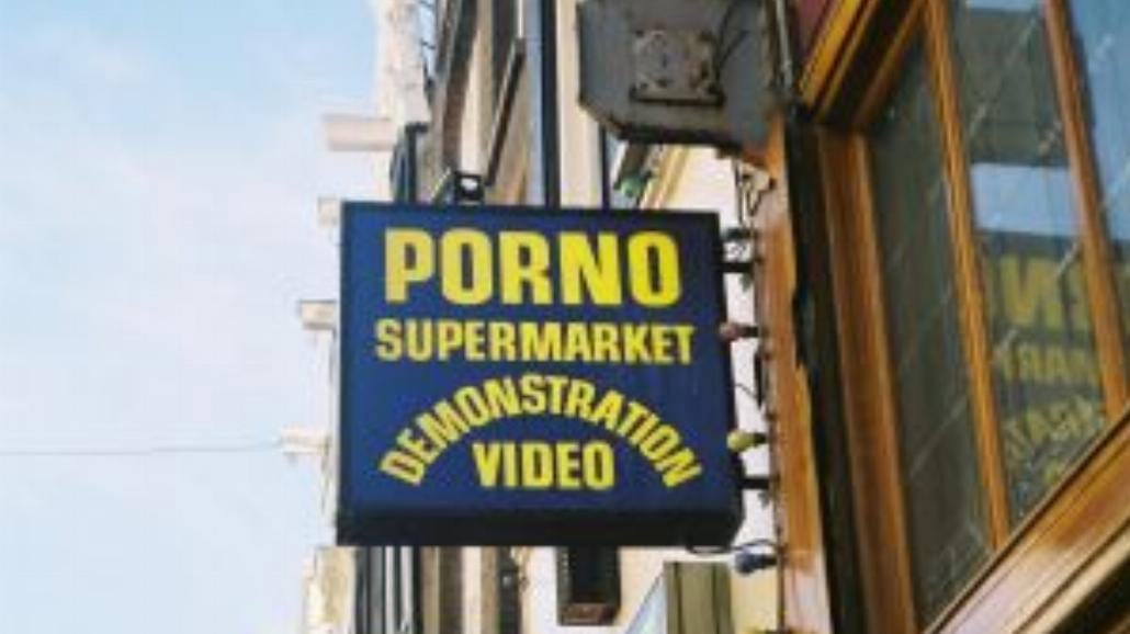 Oglądanie pornografii służbowym obowiązkiem