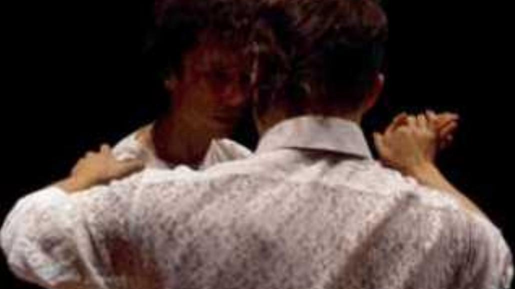"Tańcz!": tango upadłych serc i ulotnych dusz