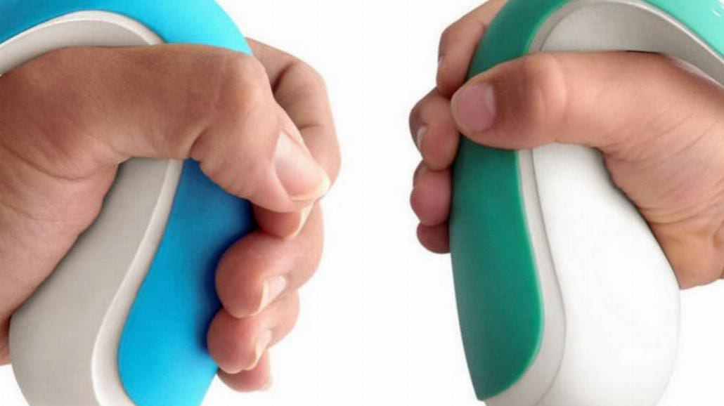 Frebble - urządzenie symulujące uścisk dłoni