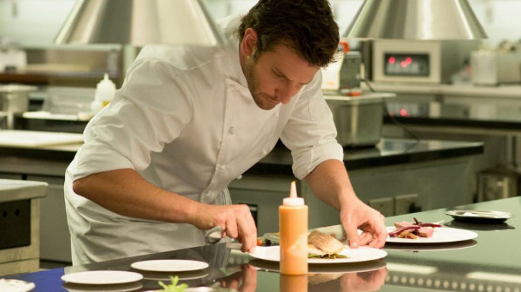 Bradley Cooper gdzieś między "Wielkim żarciem" a "Ucztą Babette"