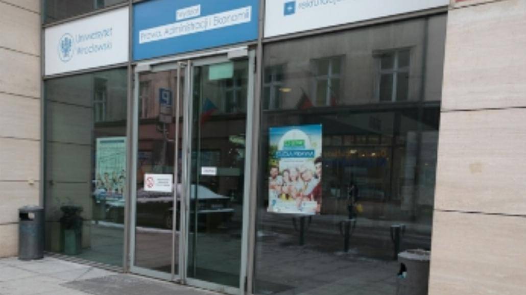 Jakie studia? Młodzi wybierają prawo