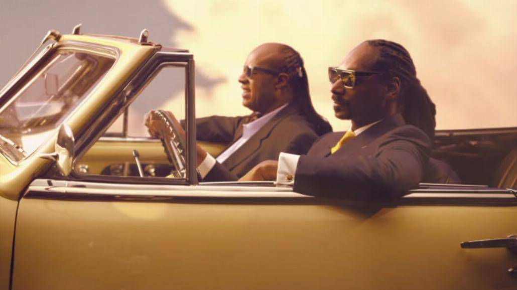 Stevie Wonder i Pharrell Williams w nowym klipie Snoop Dogga [WIDEO]