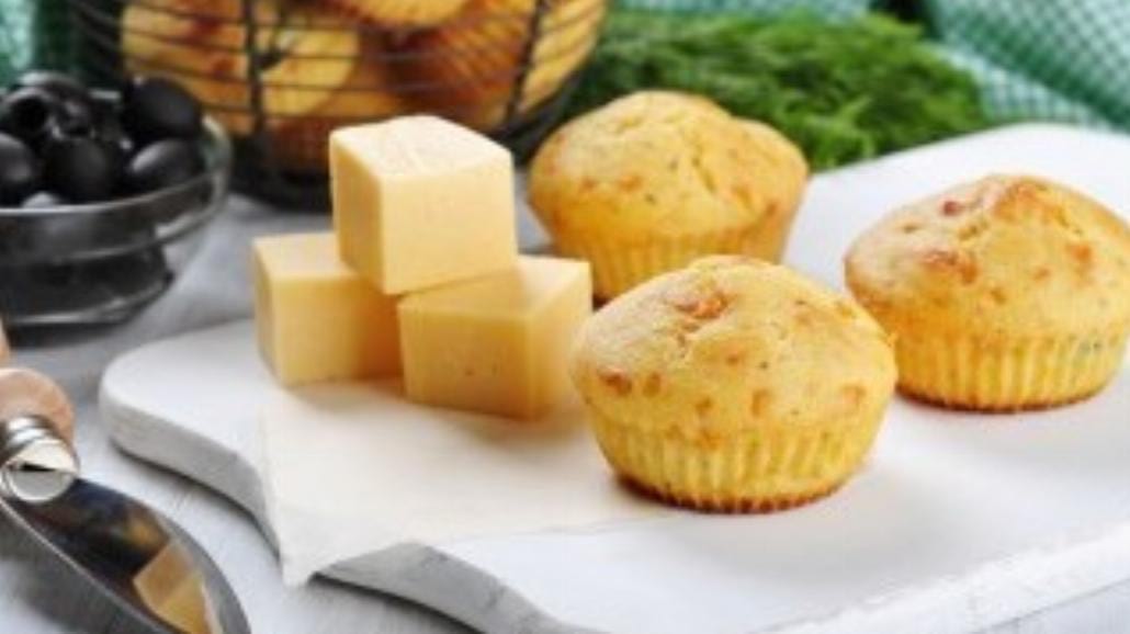Muffinki na ostro z żółtym serem