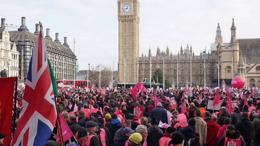 Rekordowe strajki w Wielkiej Brytanii. 85 proc. szkÃłł zamkniętych