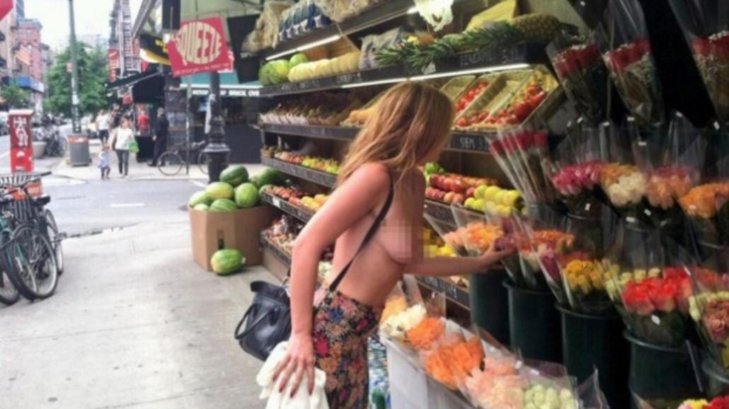 Córka Demi Moore i Bruce`a Willisa spacerowała nago po Nowym Jorku