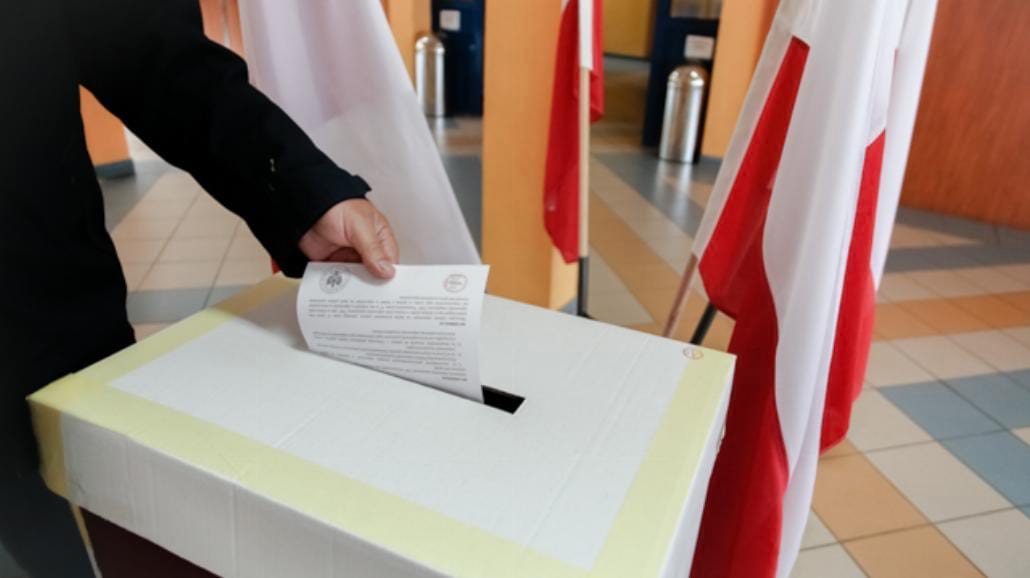 Polacy nie poszli na referendum. Rekordowo niska frekwencja