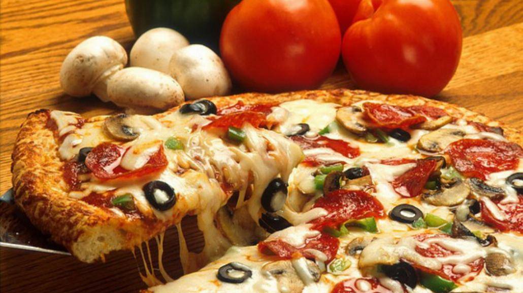Pizza i pierogi na wynos brylują wśród Polaków