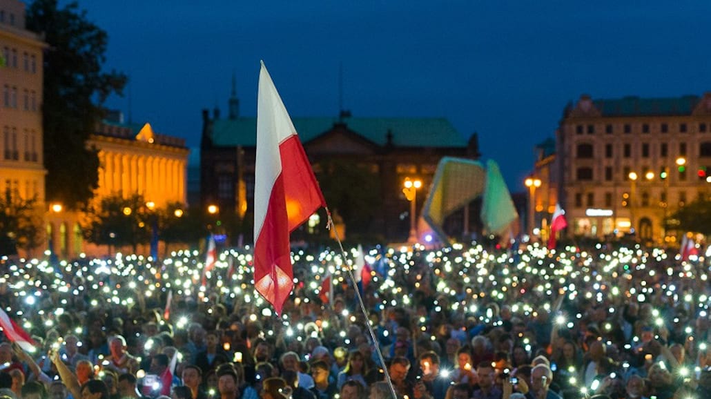 Łańcuch Światła w obronie sądów. Zobacz zdjęcia z Poznania