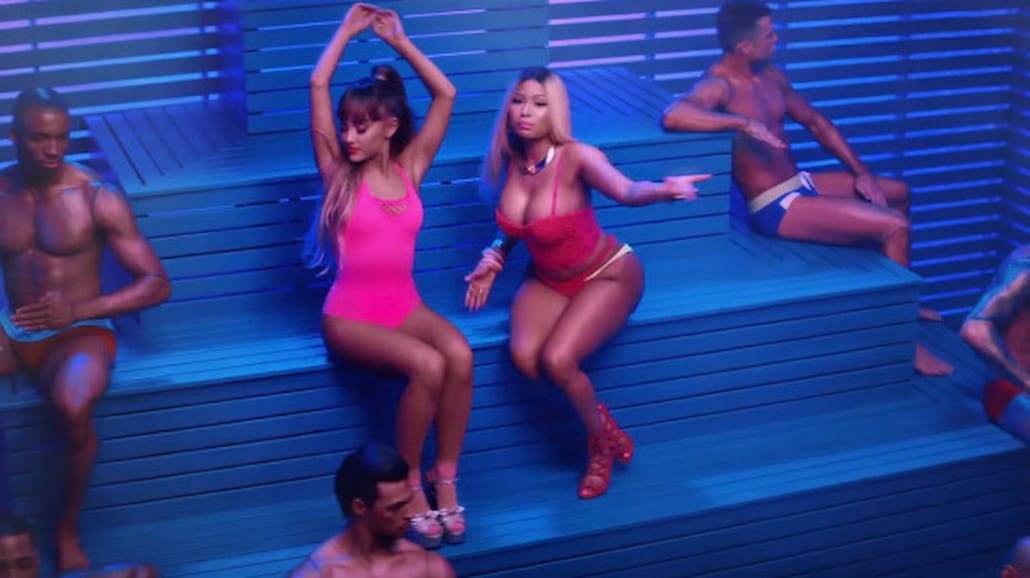 Ariana Grande na siłce z Nicki Minaj! Zobacz seksowny klip "Side To Side" [WIDEO]