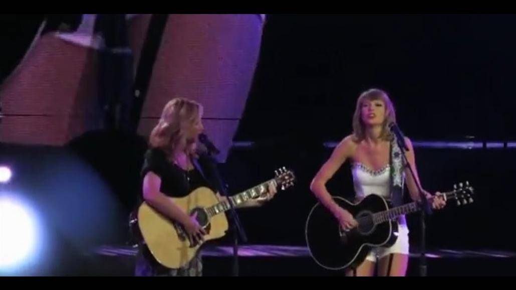Taylor Swift zaśpiewała popularną piosenkę z "Przyjaciół" [WIDEO]