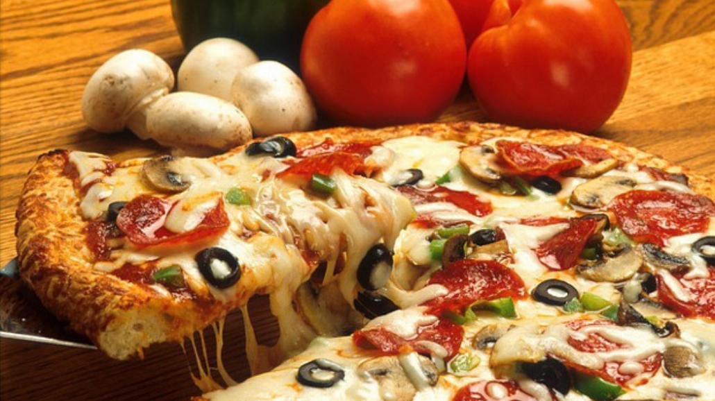 Dziś Międzynarodowy Dzień Pizzy! Zobaczcie mistrza w kręceniu pizzą! [WIDEO]