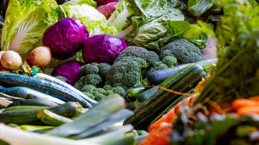 Letnie przepisy z sezonowych warzyw - smaczne dania